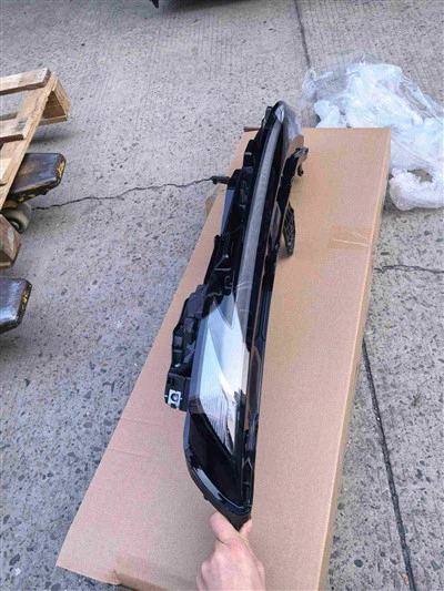 Ansamblu lampă de semnalizare față stânga